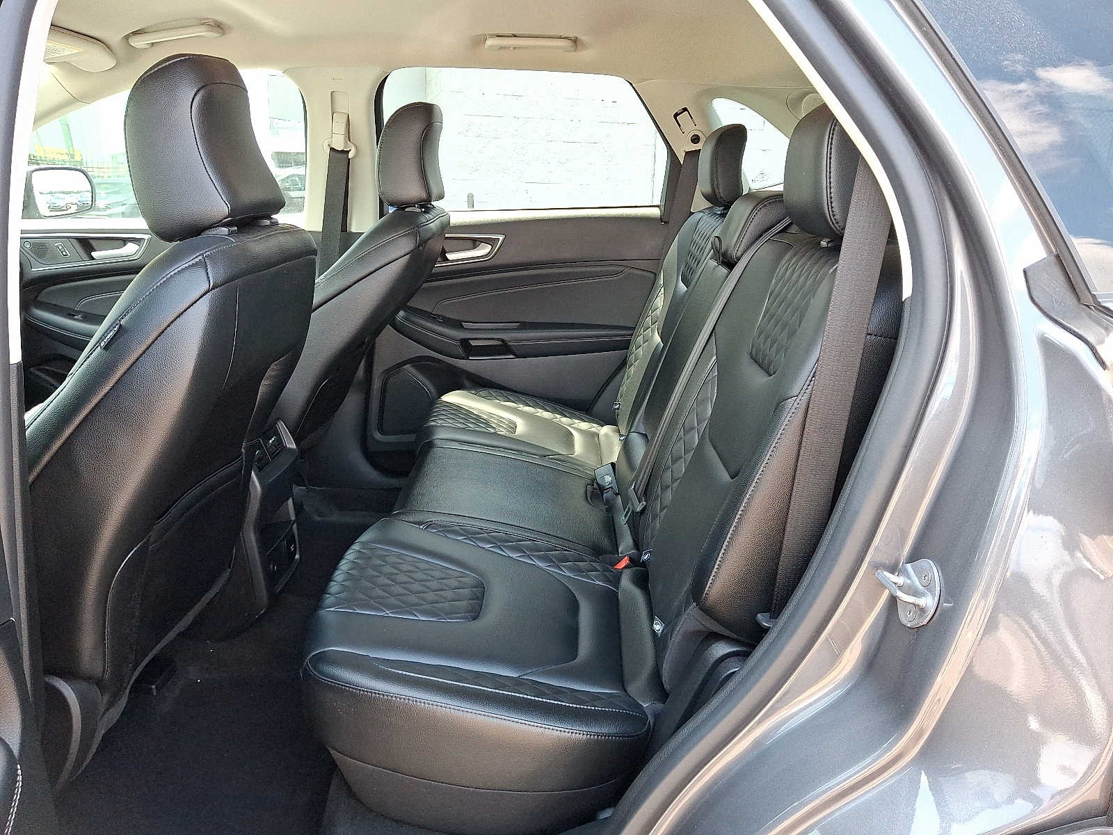 2024 Ford Edge Titanium photo 9