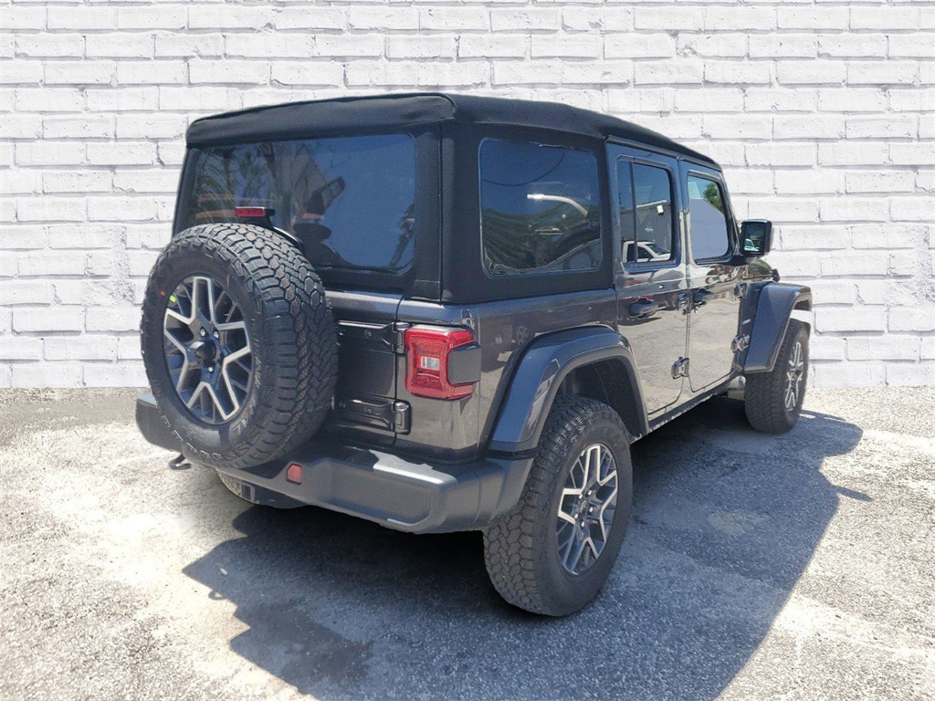 2024 Jeep Wrangler Sahara photo 2