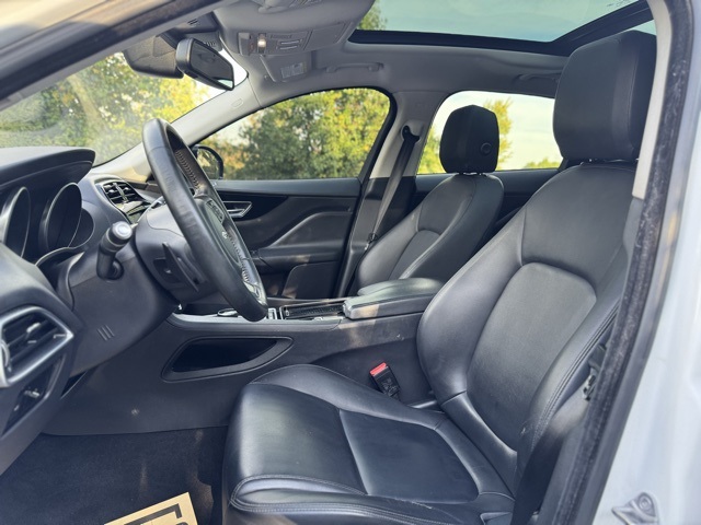 2018 Jaguar F-PACE Premium photo 12