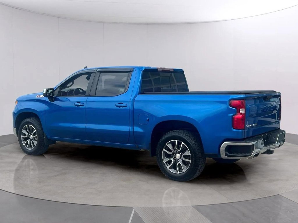 2022 Chevrolet Silverado 1500 LT photo 3