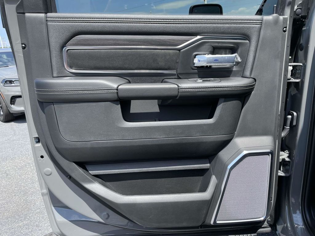 2025 Ram 2500 Laramie photo 16