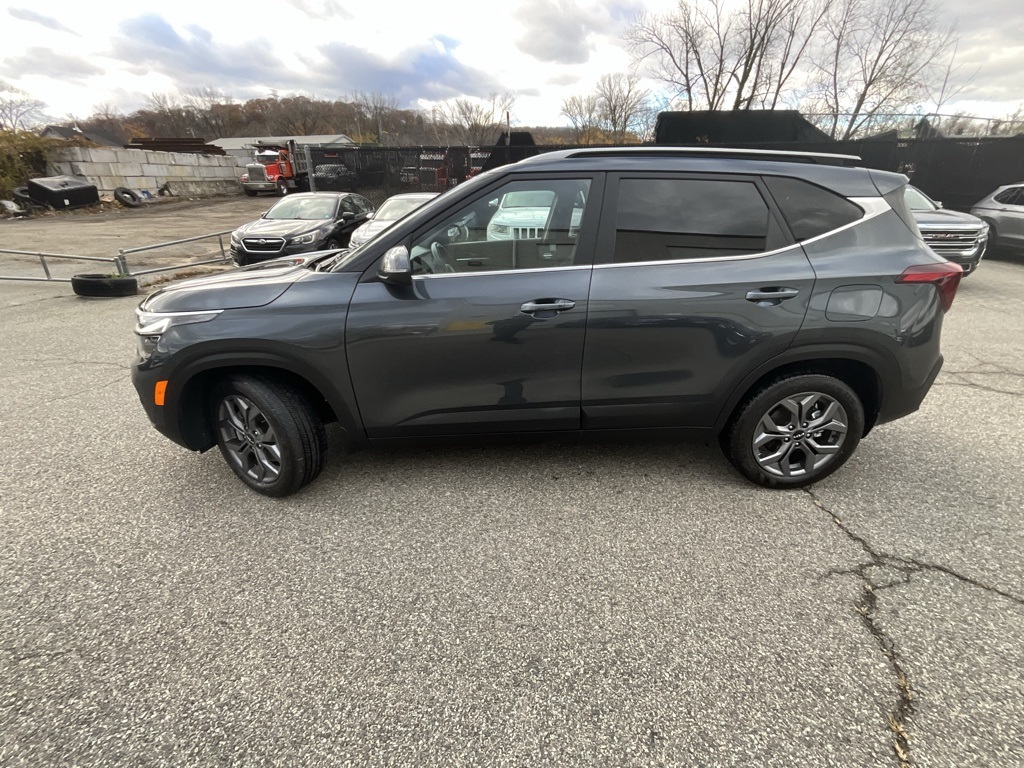 2024 Kia Seltos S photo 3