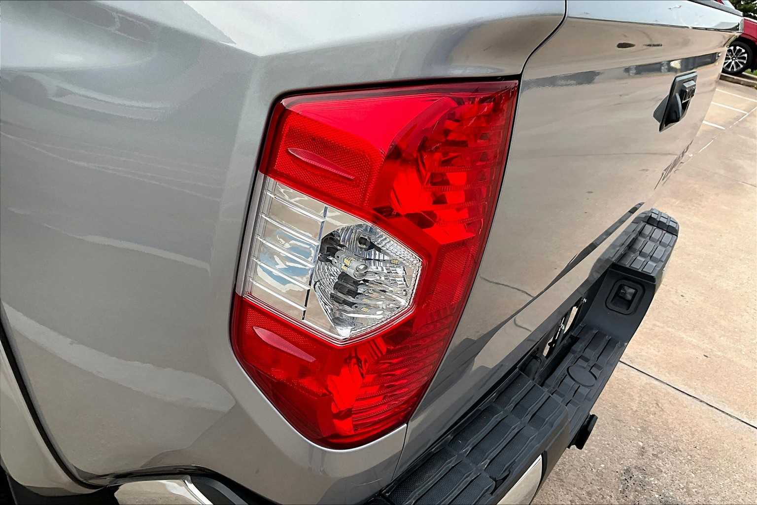2017 Toyota Tundra SR5 photo 24