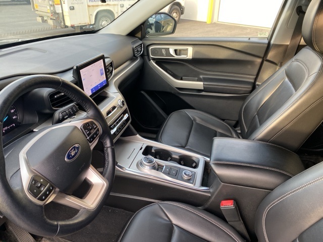 2022 Ford Explorer XLT photo 2