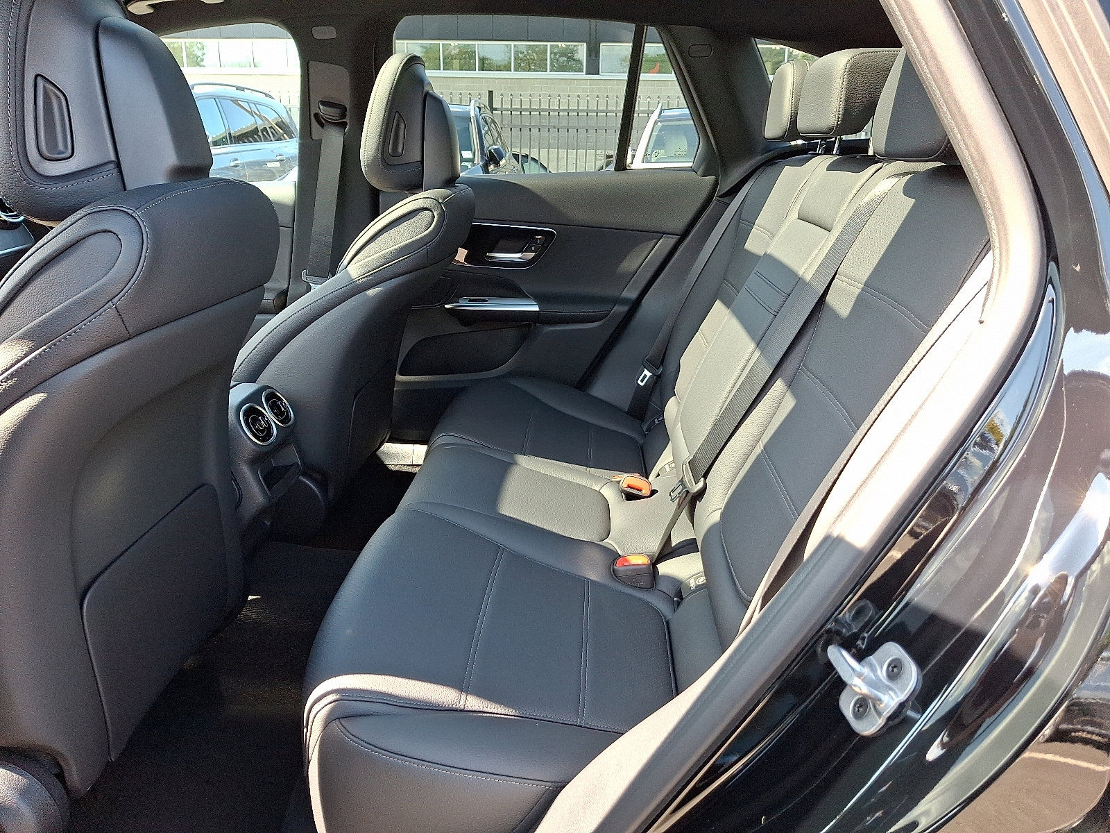 2026 Mercedes Benz GLC 300 4MATIC photo 4