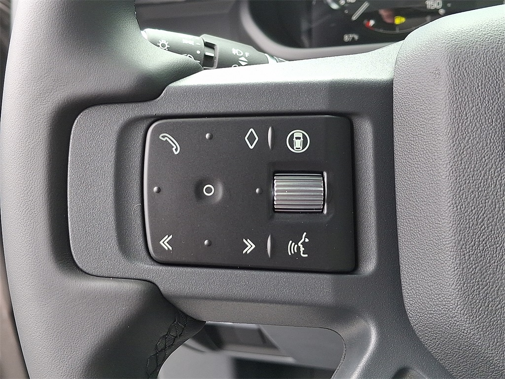 2025 Land Rover Defender 110 S photo 17