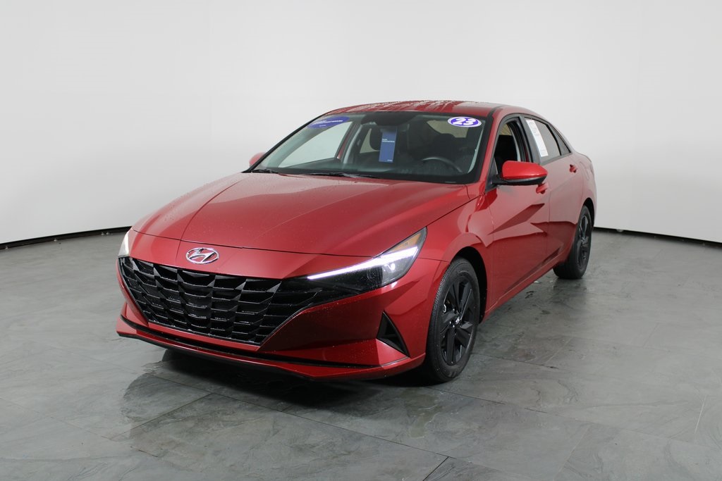 2023 Hyundai Elantra SEL photo 2