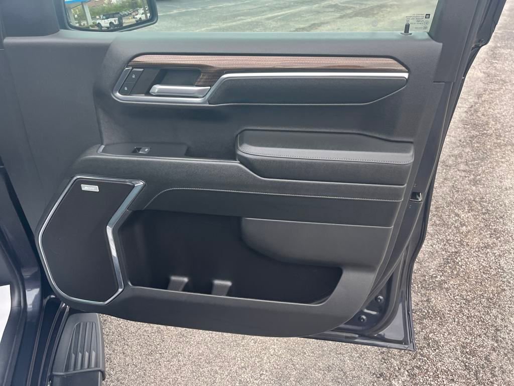 2024 Chevrolet Silverado 1500 RST photo 25