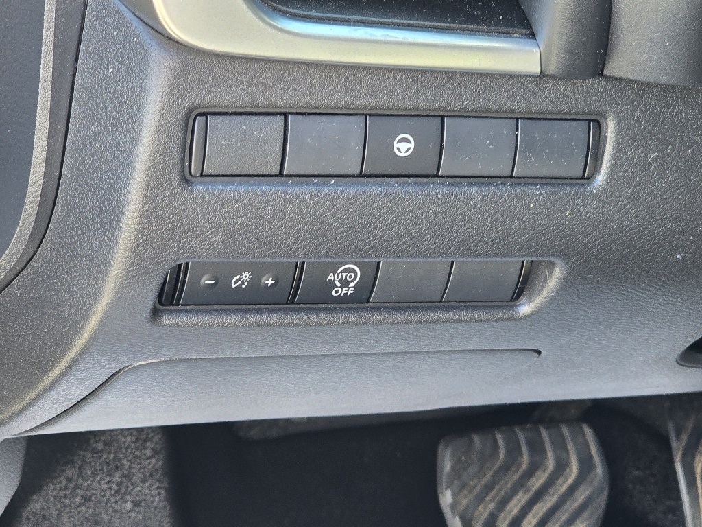 2023 Nissan Rogue SV photo 7