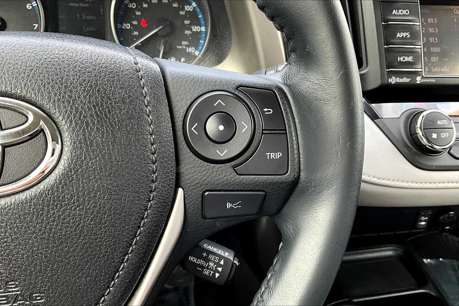 2018 Toyota RAV4 XLE photo 23