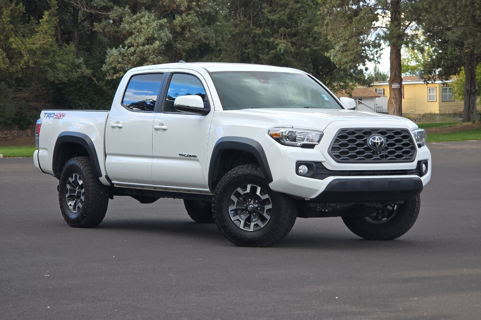 2022 Toyota Tacoma TRD Off-Road photo 2