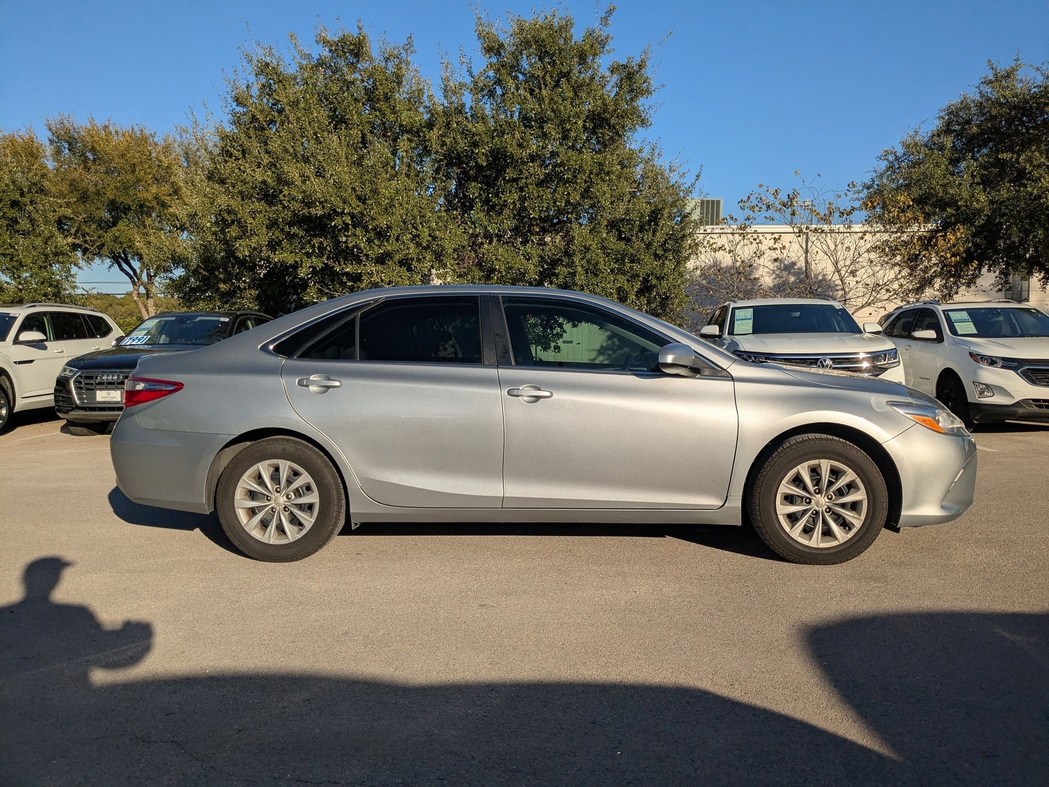 2017 Toyota Camry XLE XSE photo 2