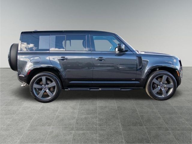 2025 Land Rover Defender 110 V8 photo 7