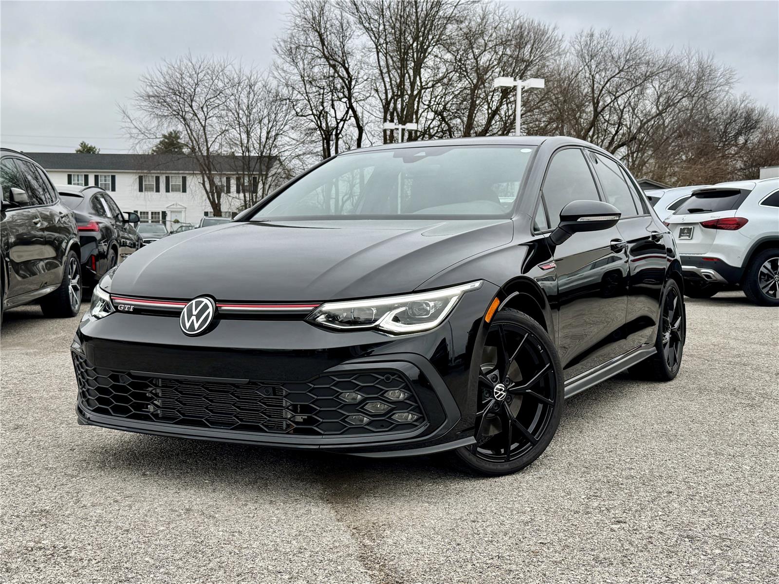 2024 Volkswagen Golf GTI SE's photo