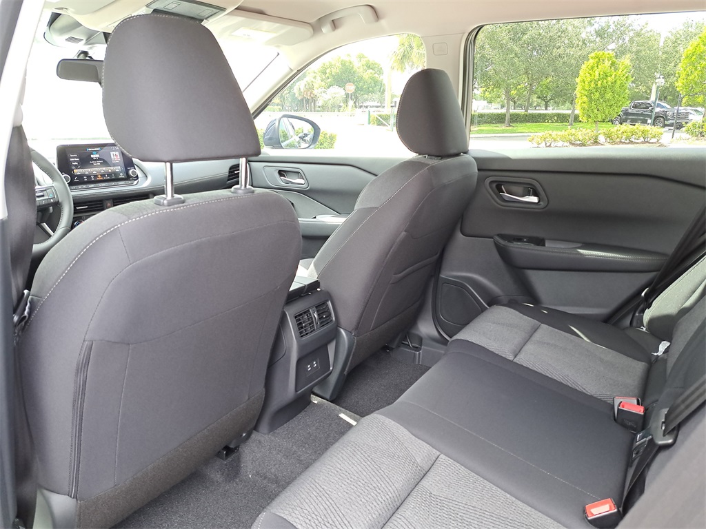 2026 Nissan Rogue SV photo 11