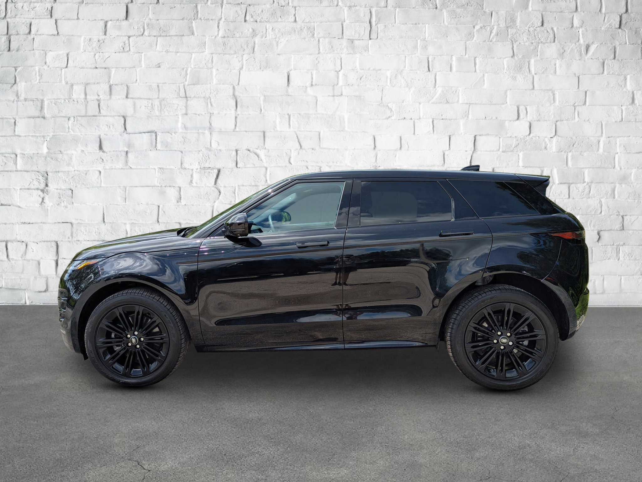 2024 Land Rover Range Rover Evoque Dynamic SE photo 2