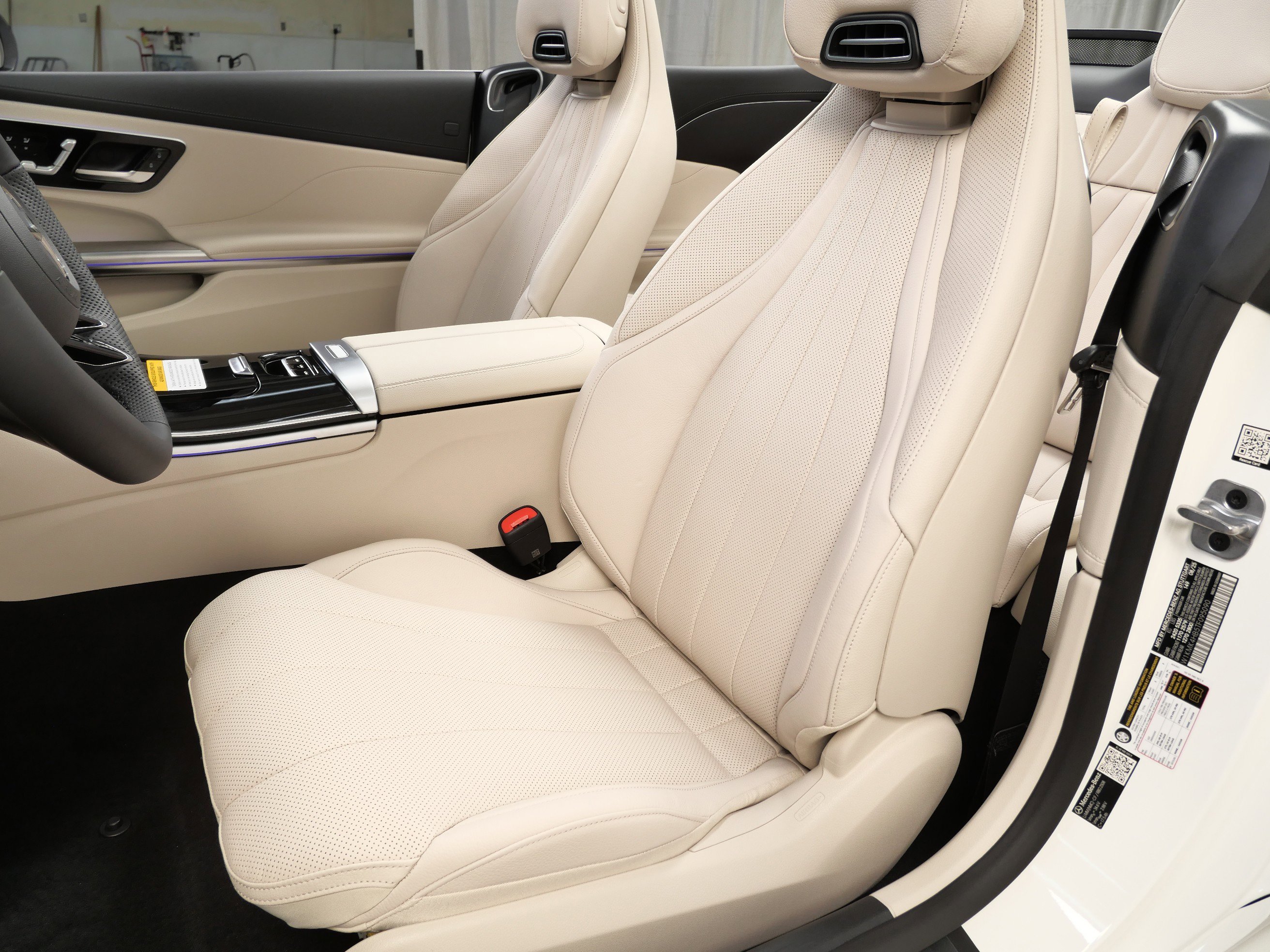 2026 Mercedes Benz CLE 300 4MATIC Cabriolet photo 2