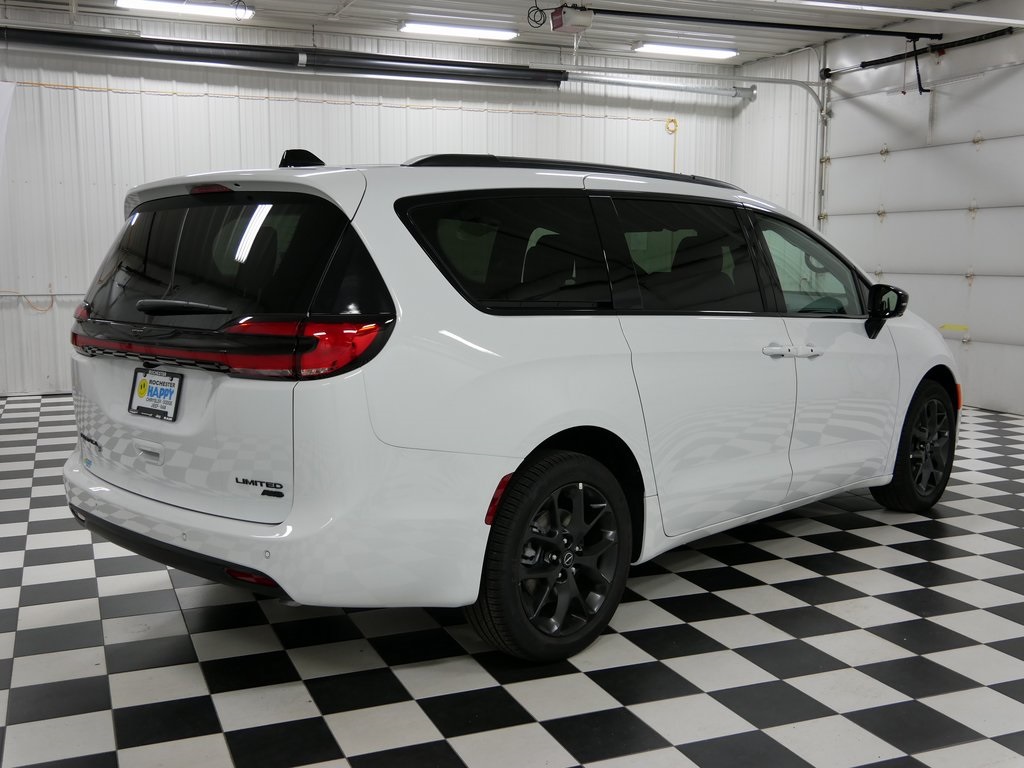2026 Chrysler Pacifica Limited photo 2