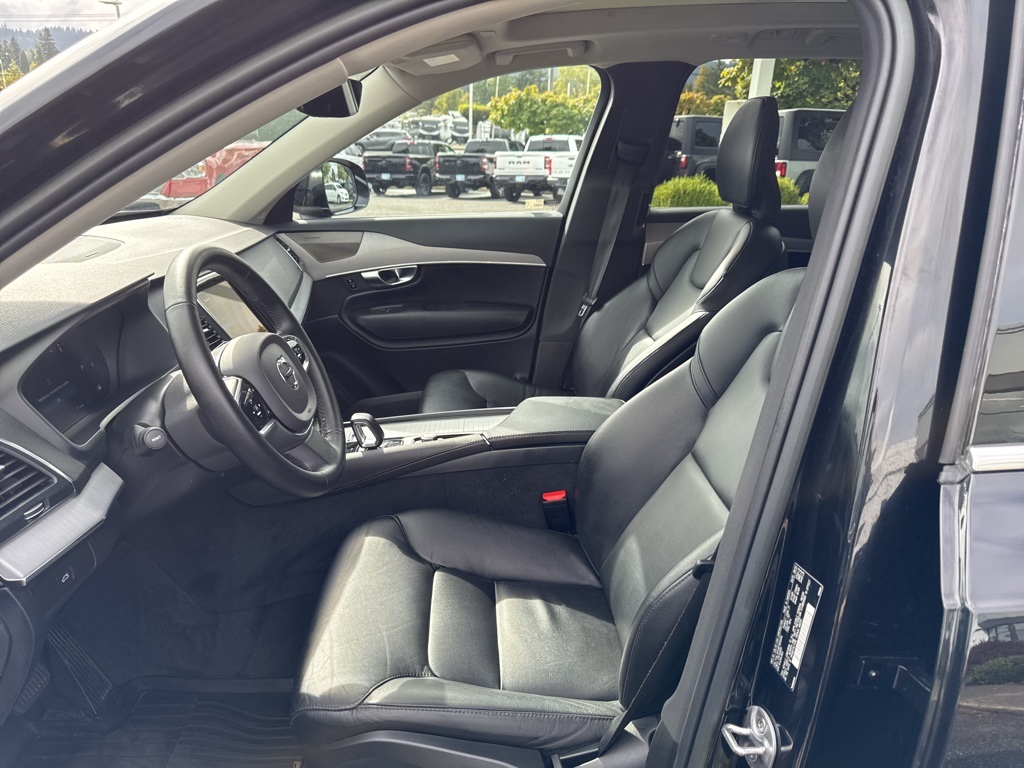2023 Volvo XC90 B5 Core photo 3