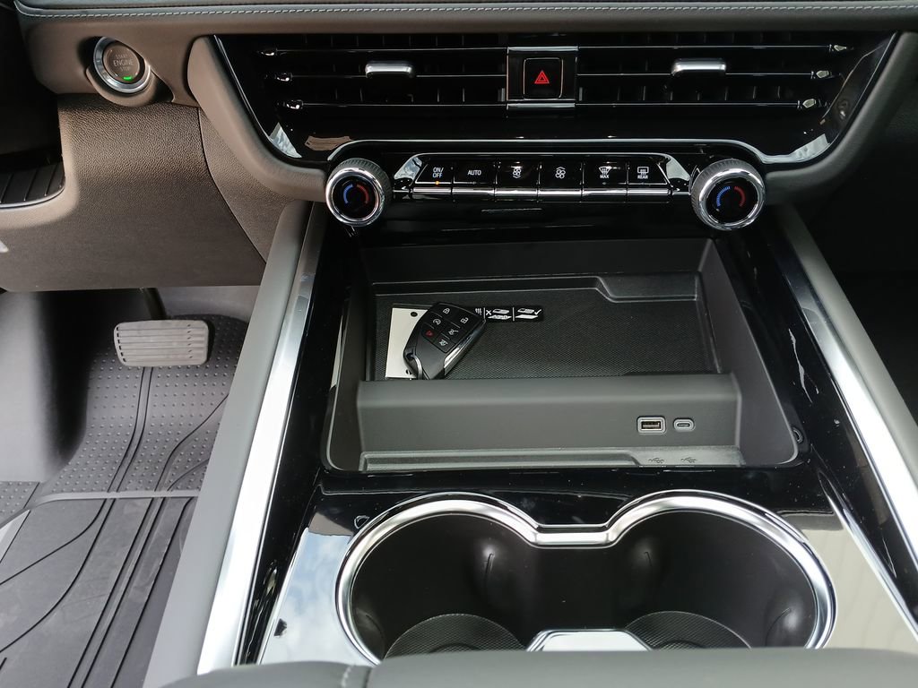 2025 Chevrolet Suburban LT photo 35