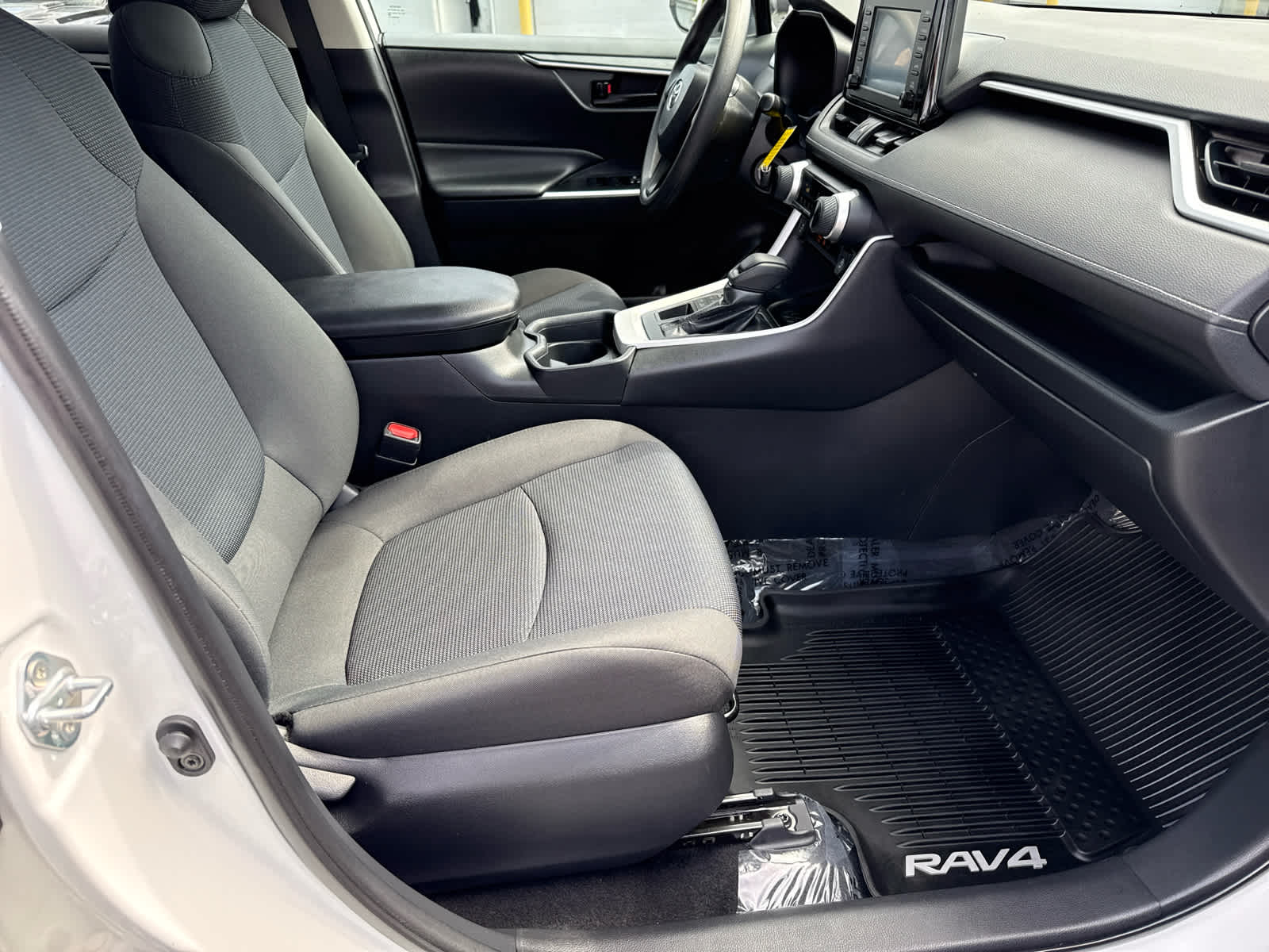 2019 Toyota RAV4 LE photo 11