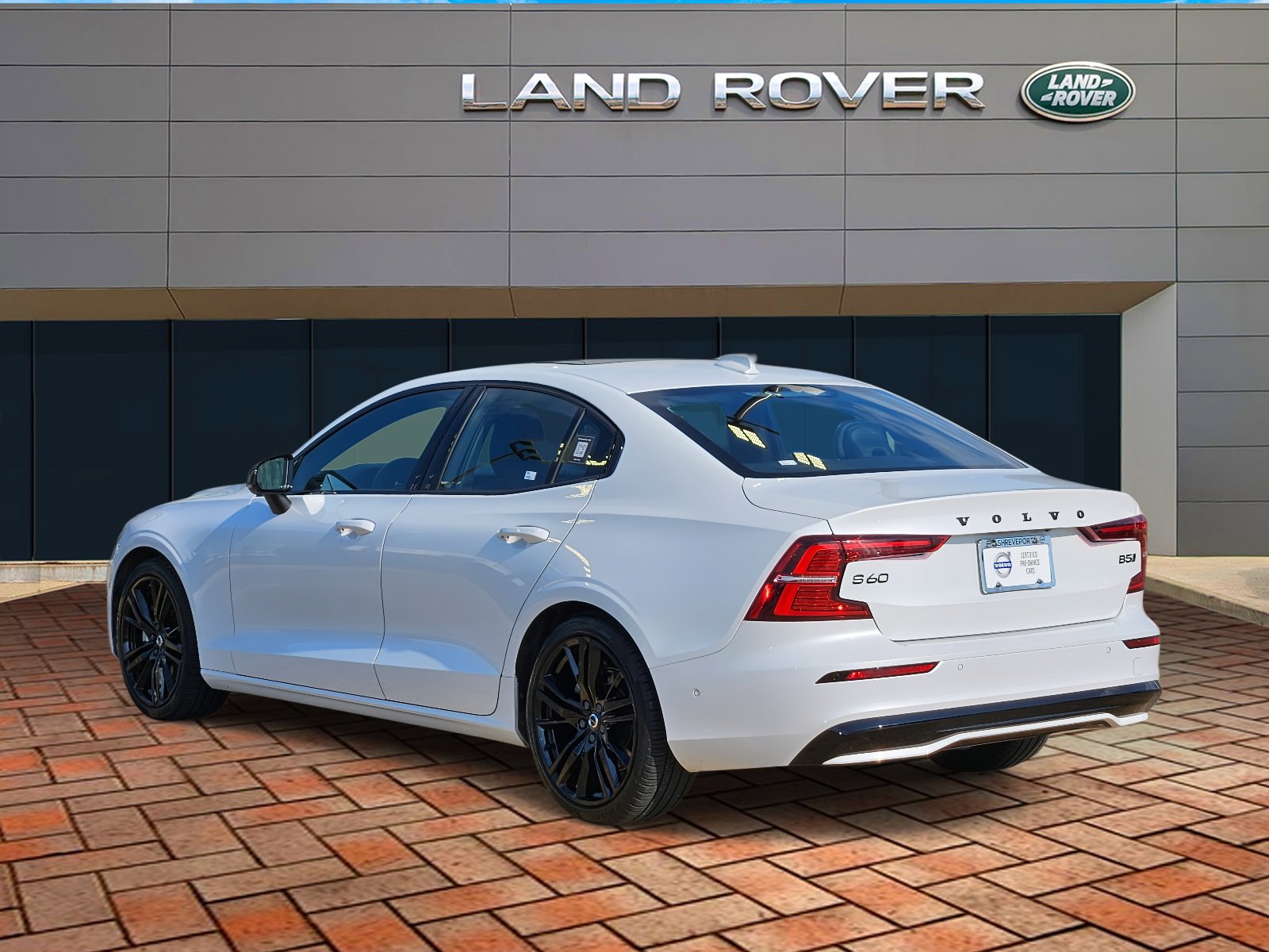 2024 Volvo S60 B5 AWD Plus Black Edition photo 6