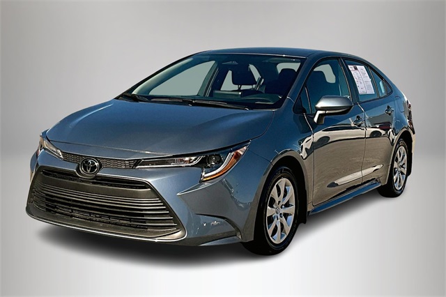 2025 Toyota Corolla LE photo 2