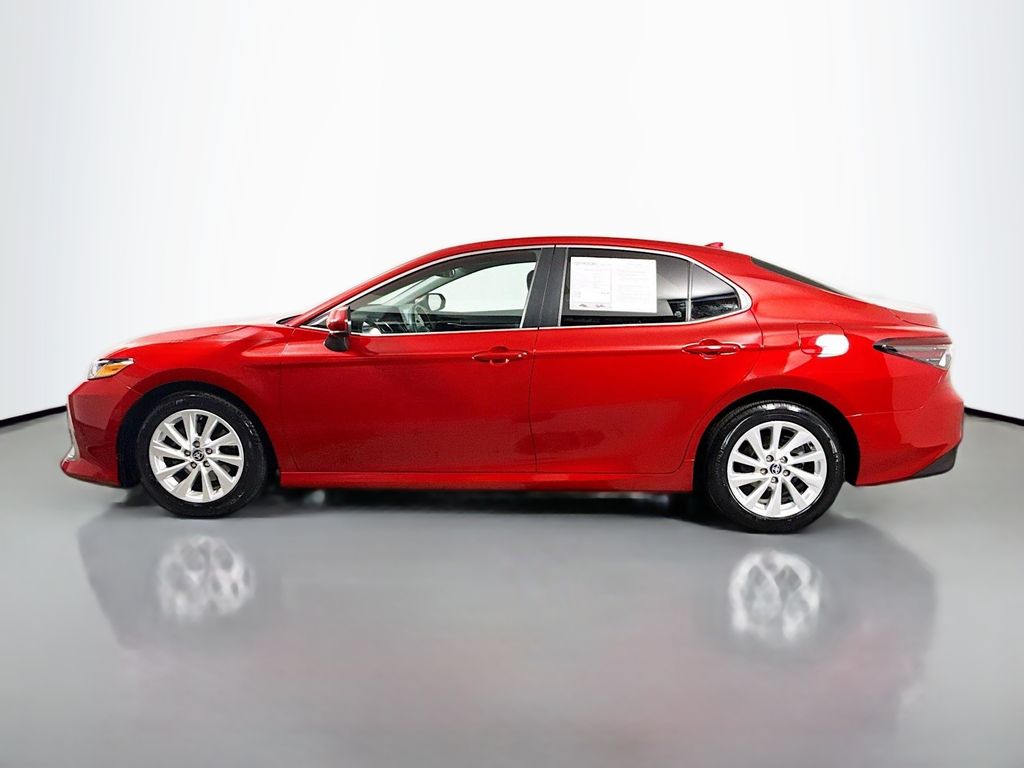 2023 Toyota Camry LE photo 4