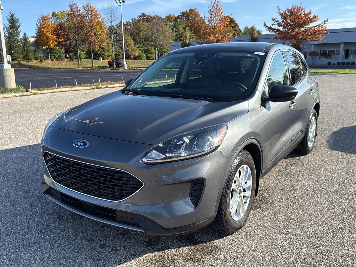 Used 2022 Ford Escape SE with VIN 1FMCU0G67NUB31028 for sale in Salem, IN