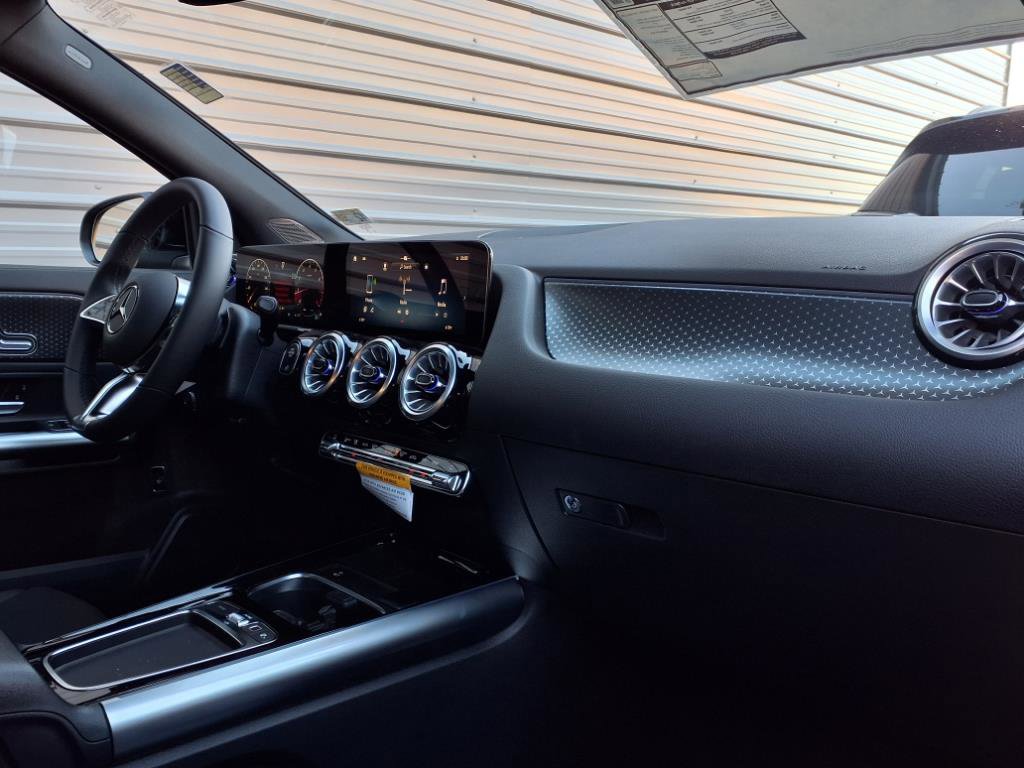2025 Mercedes Benz GLA 250 photo 8