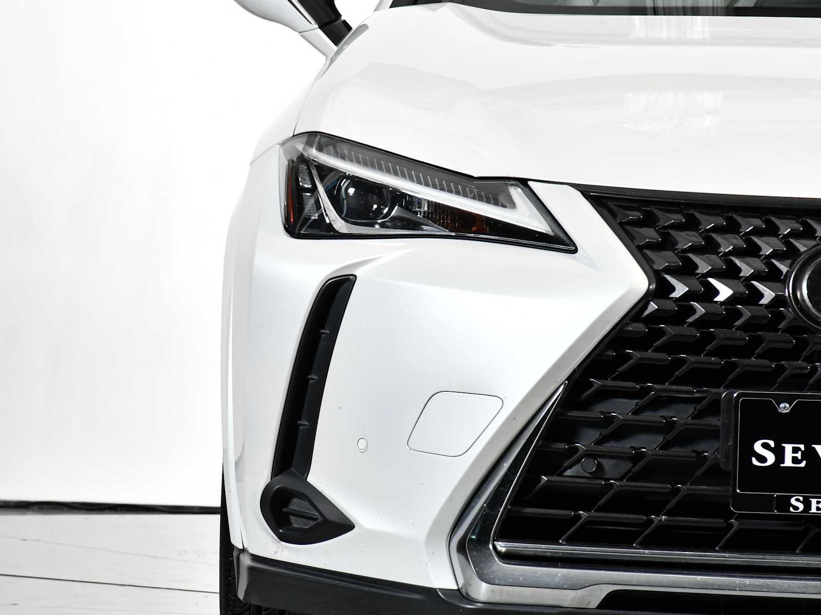 2022 Lexus UX 200 photo 3