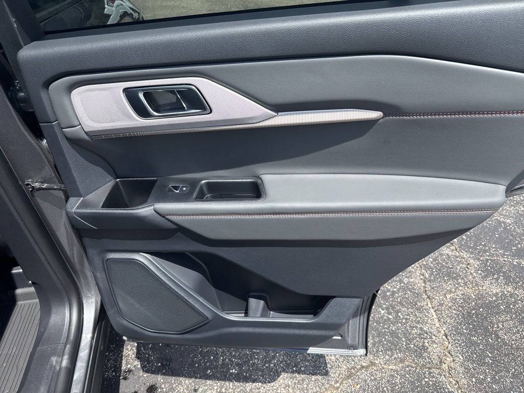 2025 Ford Explorer photo 22