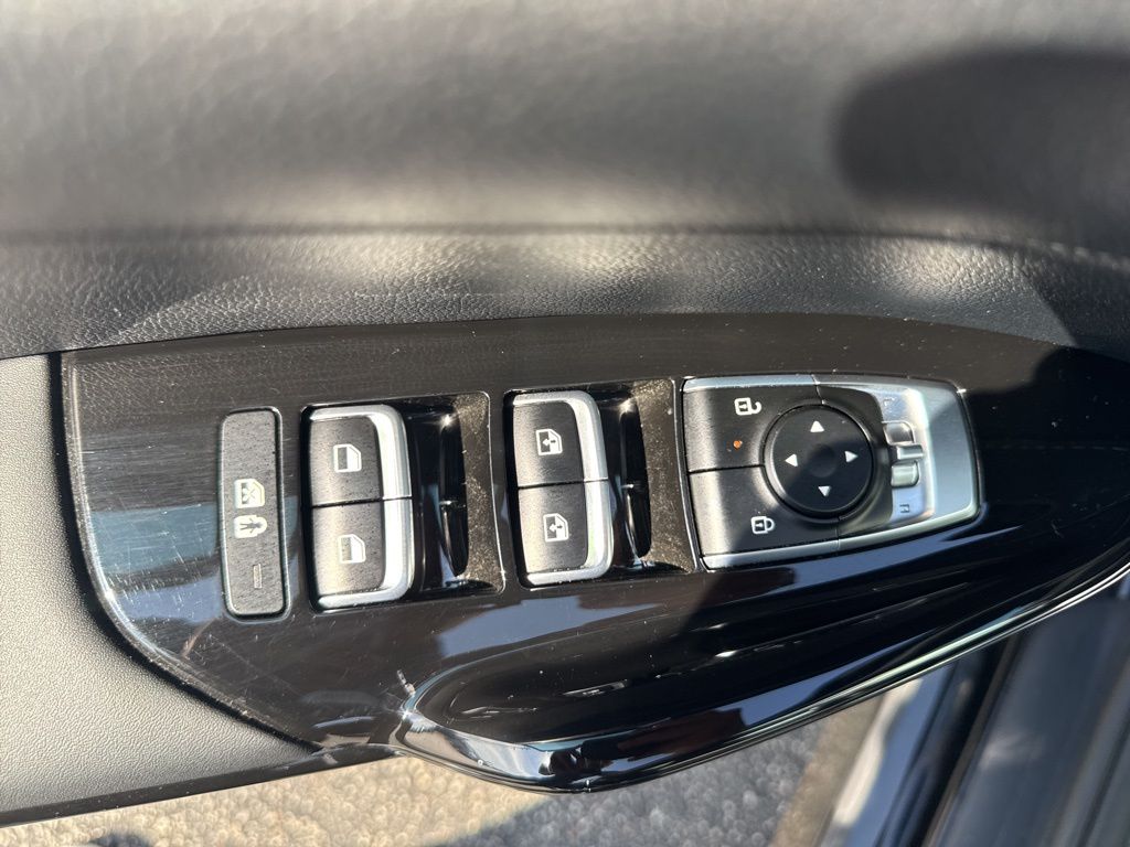 2025 Kia K5 GT-Line photo 10