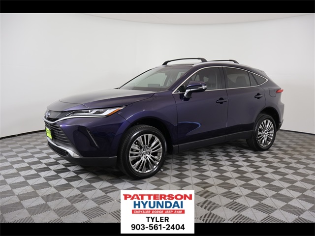 2024 Toyota Venza XLE's photo