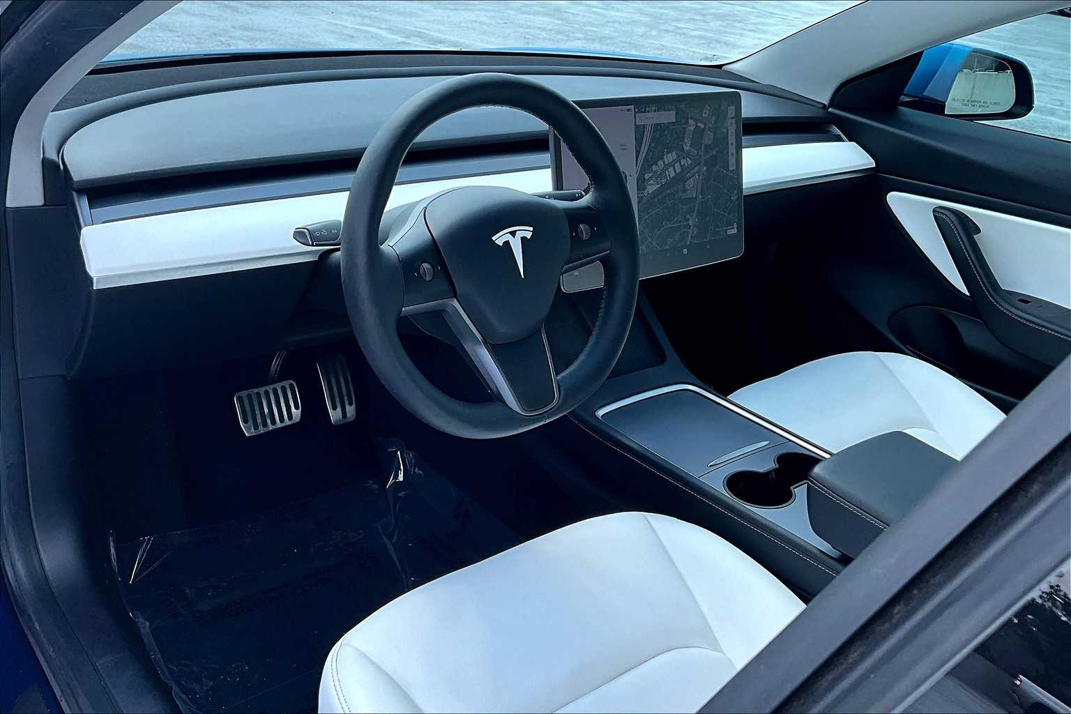 2021 Tesla Model 3 Standard Range Plus photo 15
