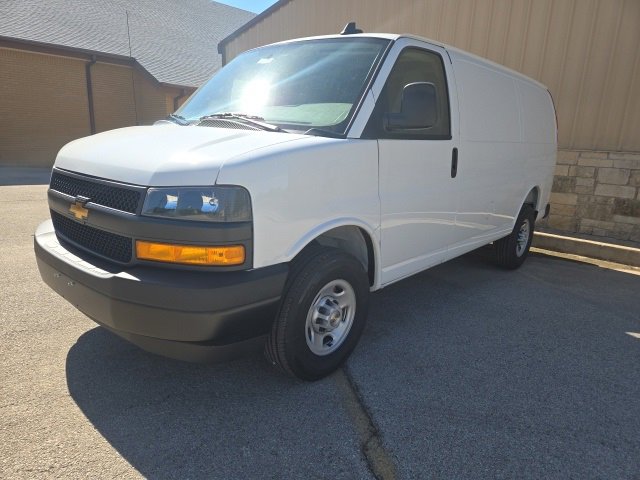 2025 Chevrolet Express Cargo 2500 photo 2