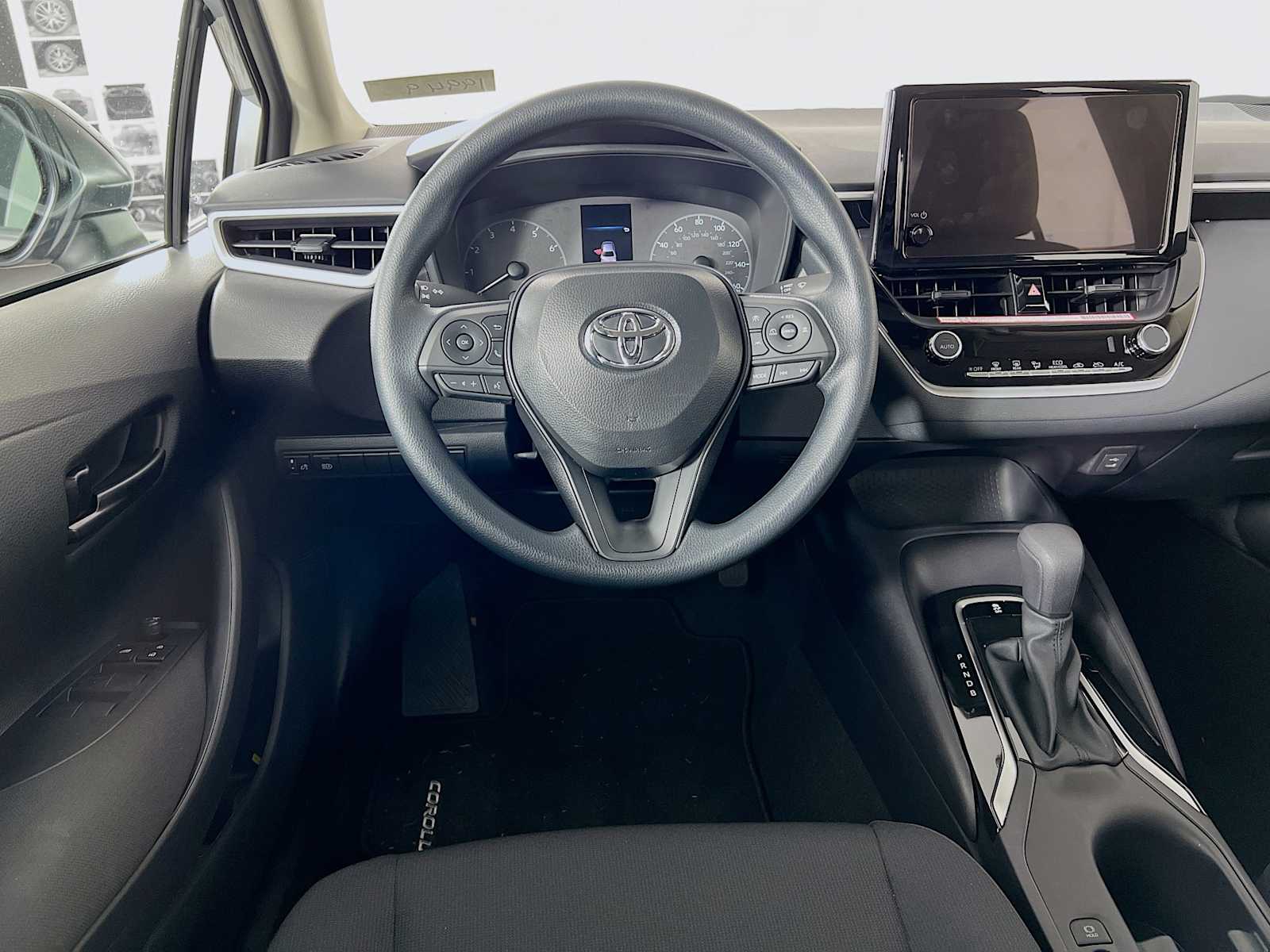 2025 Toyota Corolla LE photo 12