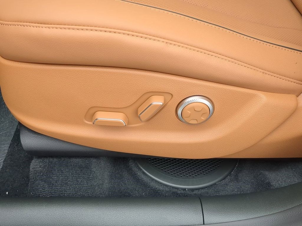 2026 Genesis GV80 2.5T Advanced photo 18