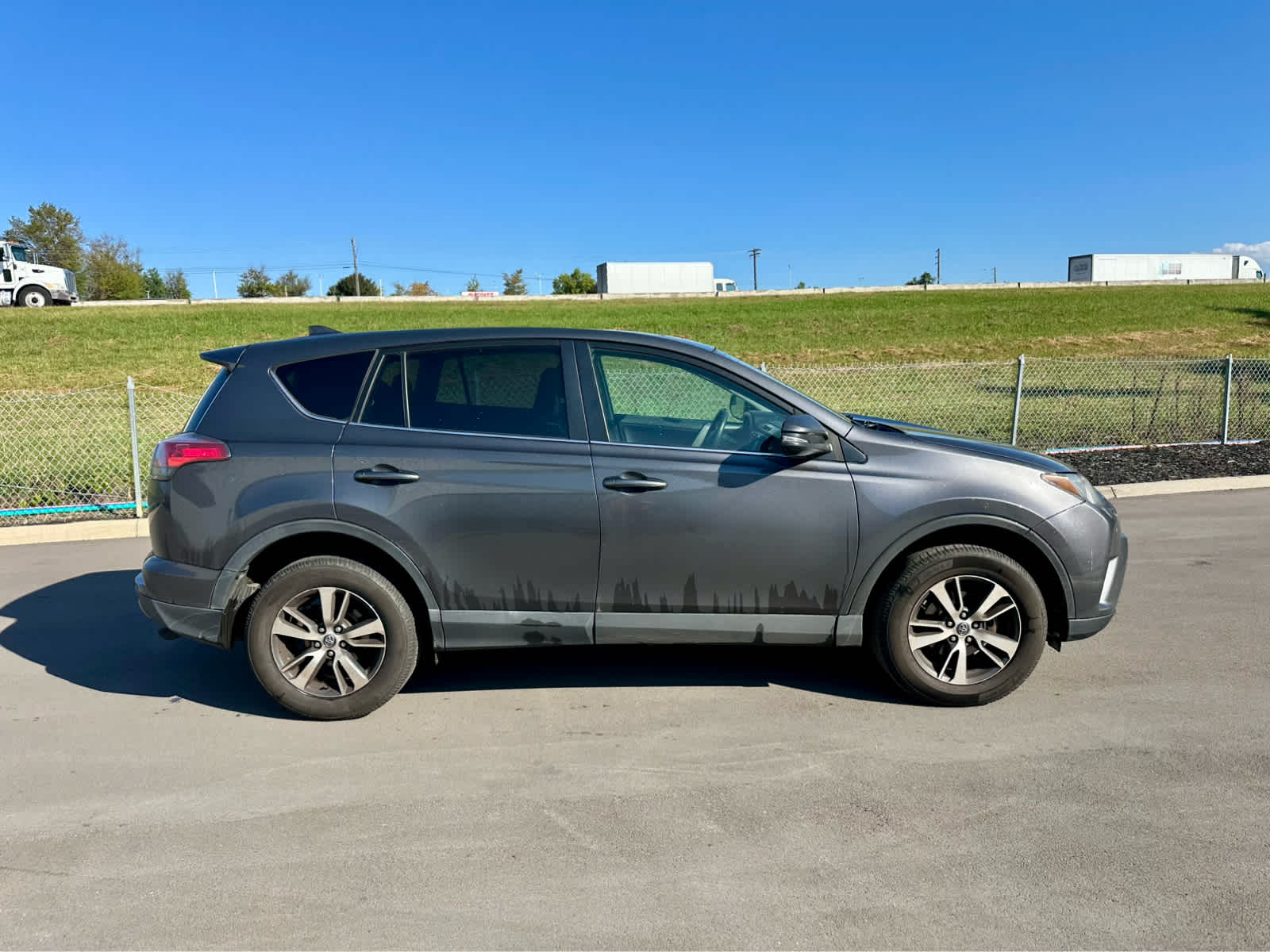 2018 Toyota RAV4 XLE photo 4