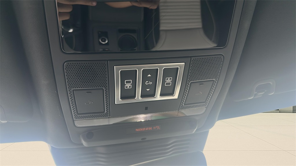 2024 Land Rover Discovery SE photo 24