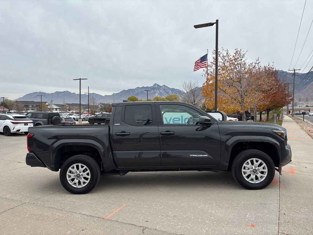 2025 Toyota Tacoma SR5 photo 3