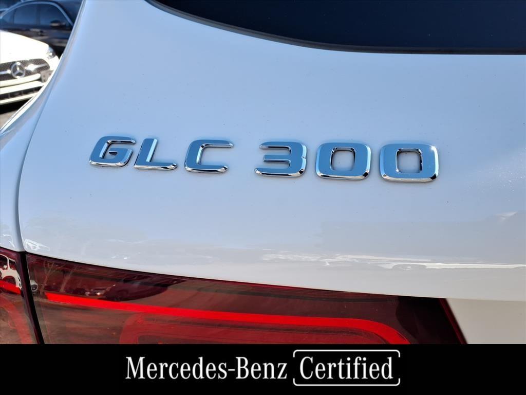 2022 Mercedes Benz GLC 300 photo 4