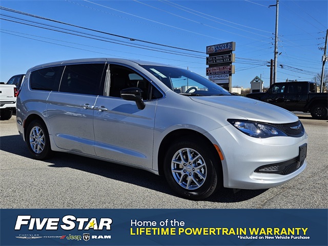 2026 Chrysler Voyager LX's photo