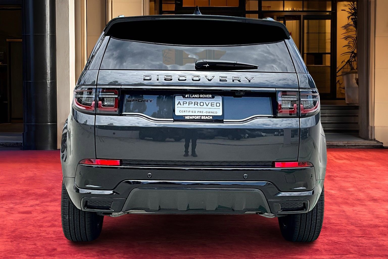 2025 Land Rover Discovery Sport Dynamic SE photo 3
