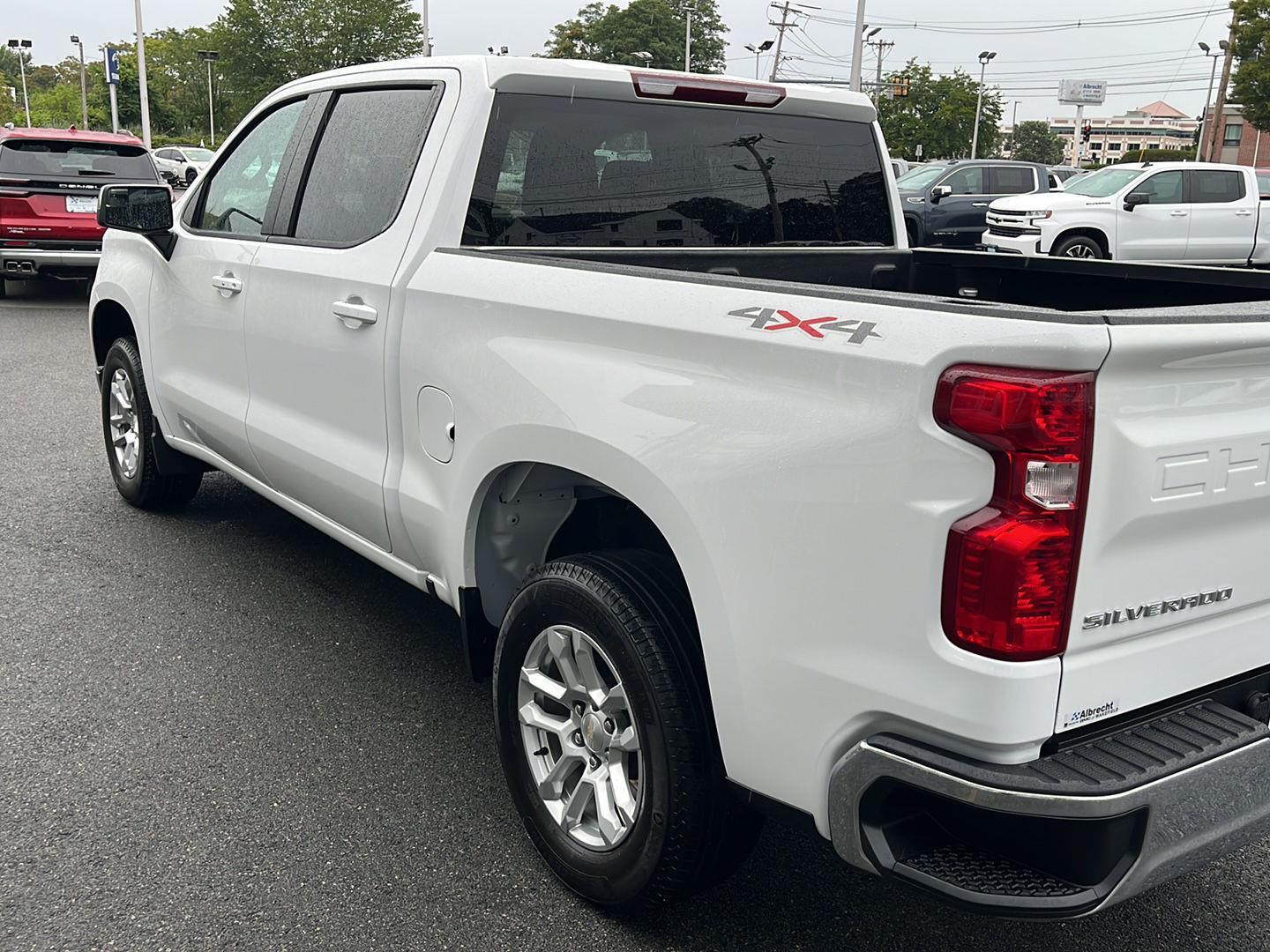 2022 Chevrolet Silverado 1500 LT photo 3