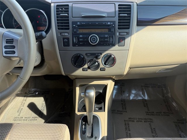 2011 Nissan Versa SL photo 12