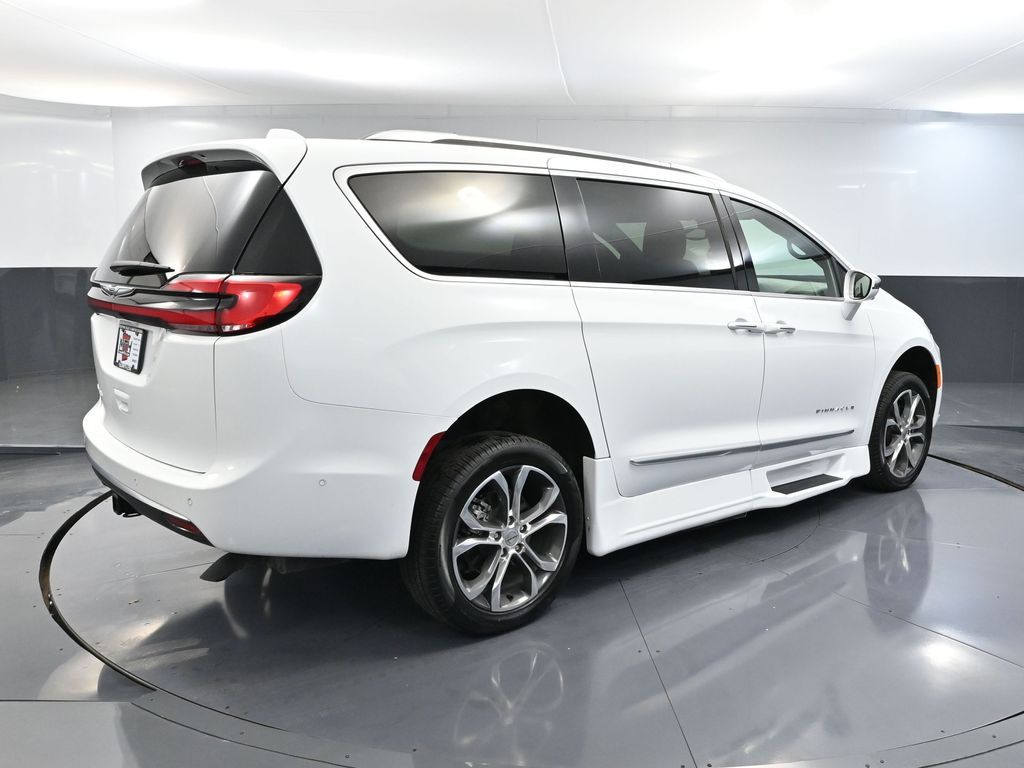 2022 Chrysler Pacifica Pinnacle photo 4
