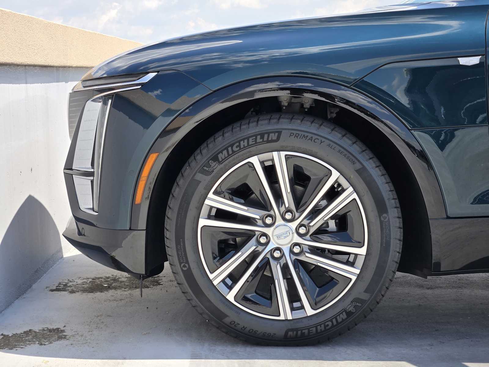 2025 Cadillac Lyriq Luxury photo 6