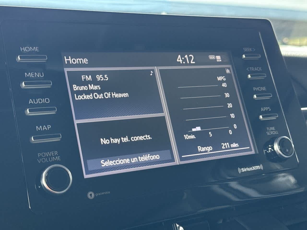 2021 Toyota Camry SE photo 17