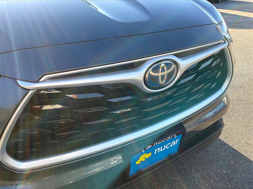 2020 Toyota Highlander Hybrid LE photo 30